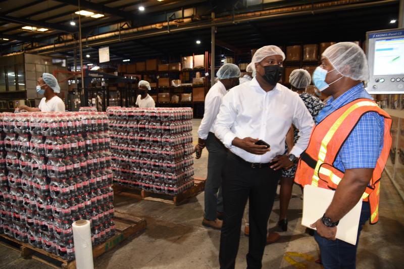 Mr. Abdullah in discussion with Mechanical Engineer Mr. Alester Cameron
